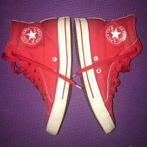 RED HIGHTOP CONVERSE Unisex: Wmn Sz: 7.5 Men Sz: 5